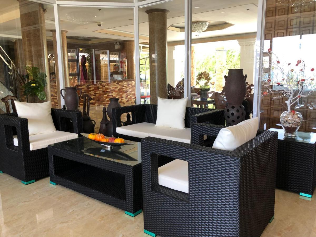 Em Royalle Hotel & Beach Resort سان خوان المظهر الخارجي الصورة